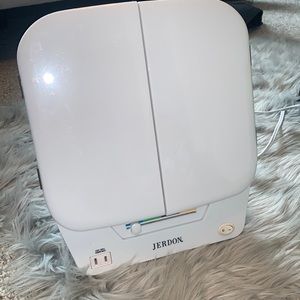 Jerdon Tri-Fold Vanity Mirror w Lights